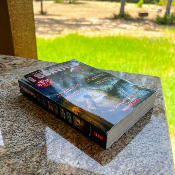 I SURVIVED: 4 STORIES IN 1 BOOK by Lauren Tarshis - Picture 4 of 5